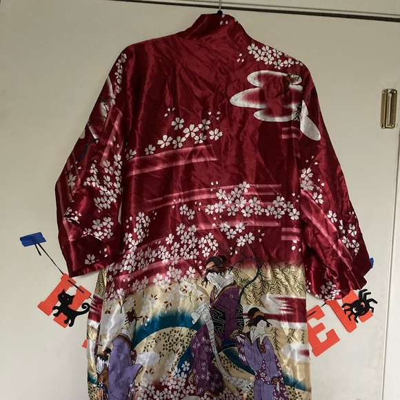 Red Satin Blend Shiny Short Kimono - Picture 10 of 10